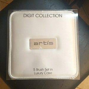 Artis digit collection 5 brush set